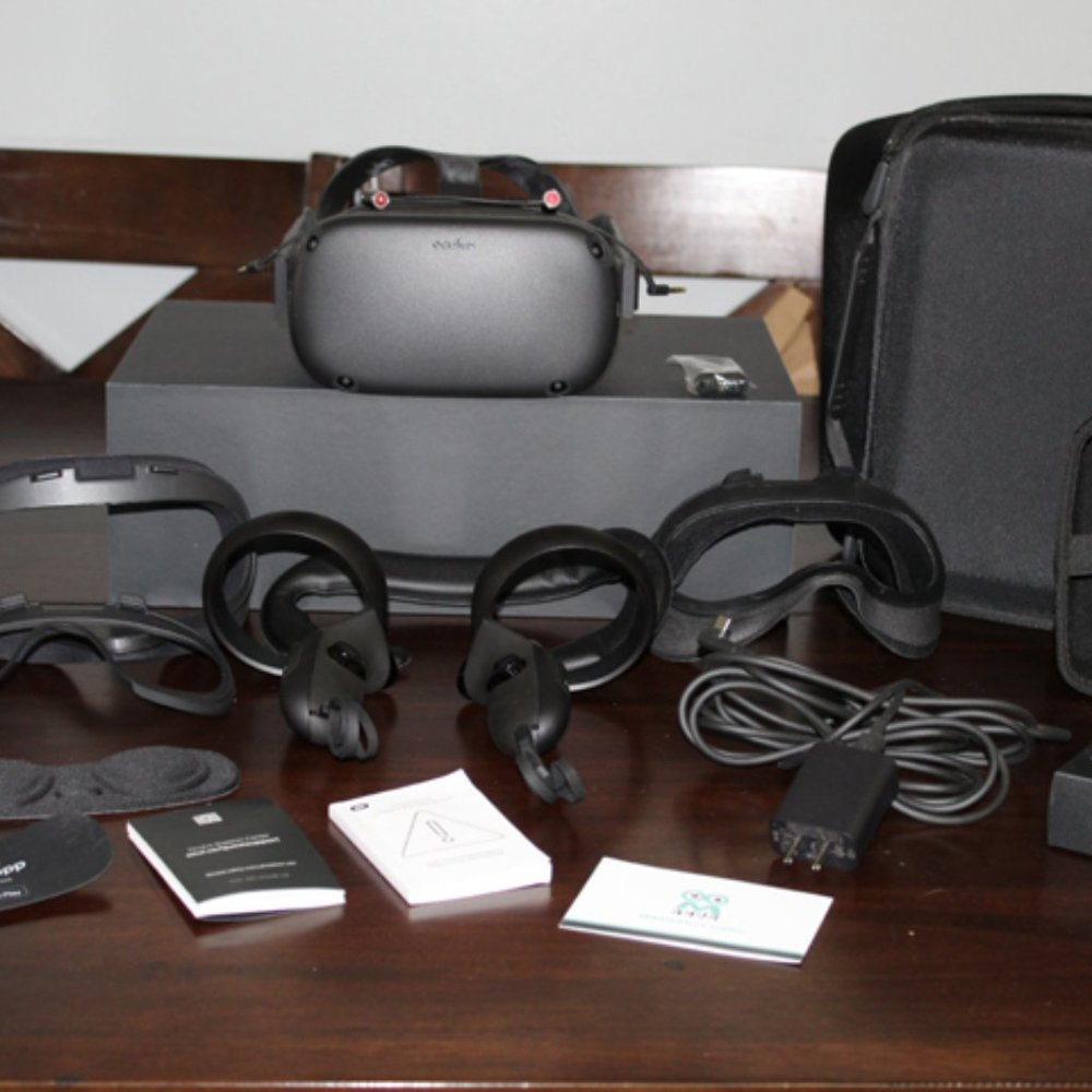 Oculus Quest Standalone Virtual Reality Gaming Headset Bundle - 128GB